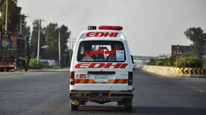 13 killed, 20 injured as coach overturns near Sukkur