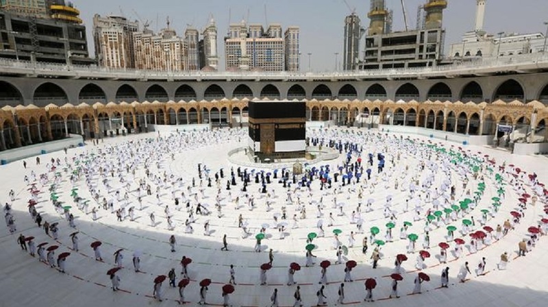Saudi Arabia allows overseas pilgrims to perform Hajj