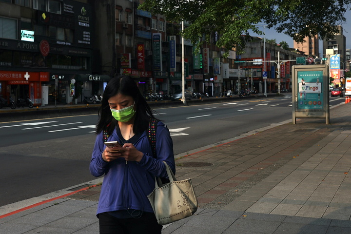 Taiwan says considering extending COVID alert level