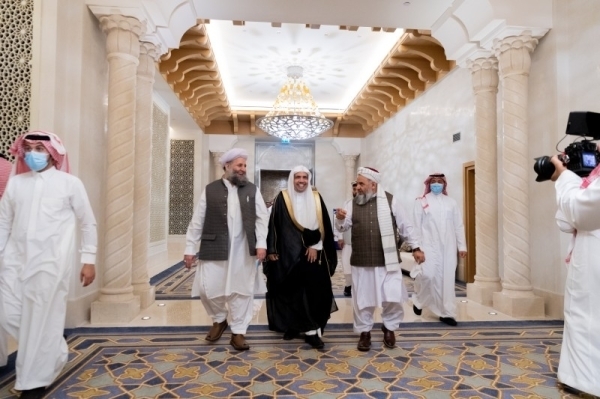 Senior Islamic scholars sign Afghan peace declaration in Makkah