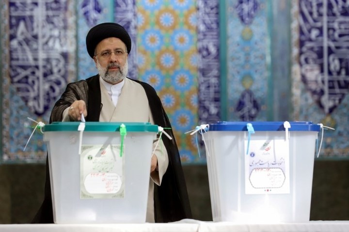 Iran's pres. candidate congratulates Raisi for victory