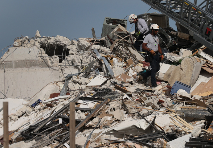 Four dead in Florida building collapse, 159 unaccounted for