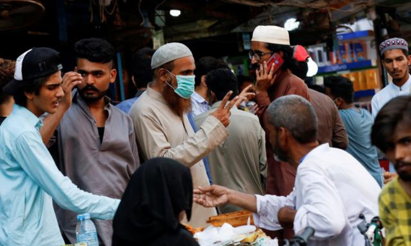 Govt decides to extend business hours amid decline in Covid 19 cases