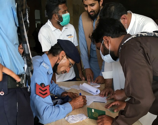 Desperate expatriate workers storm Islamabad vaccination centre