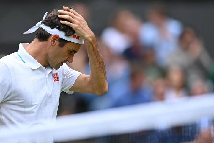 Federer crashes out at Wimbledon to cast doubt on future