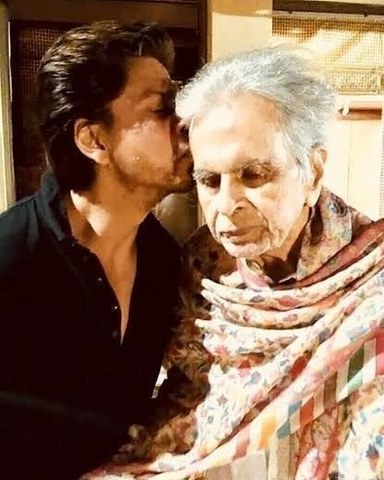 Celebrities pay tribute to Dilip Kumar