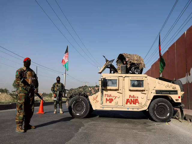 Kabul sends in commandos as Taliban surround Afghan city