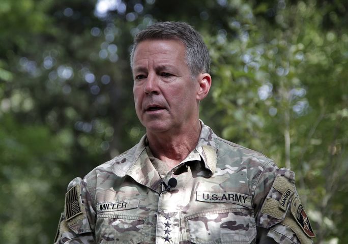 Top US general in Afghanistan relinquishes command
