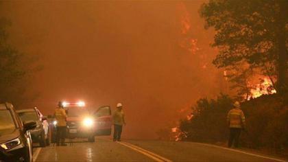 Wildfire levels historic California town as residents flee blaze