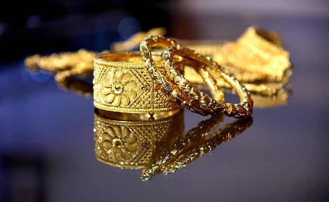 Gold prices witness decline in domestic. international markets