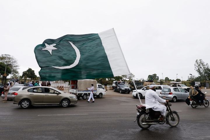 Pakistan records 98 deaths from Covid, positivity rate 6.3%