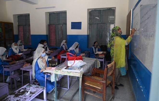 Twitter users slam FDE for imposing dress code on teachers