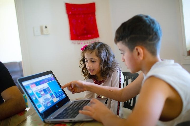 Technology is key for refugees starting new lives in Australia. But women and children don't have equal access