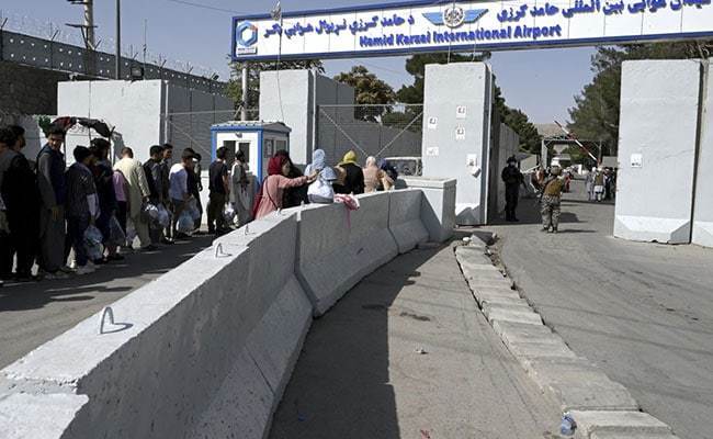 200 non-Afghans to leave Kabul in first airlift since US retreat