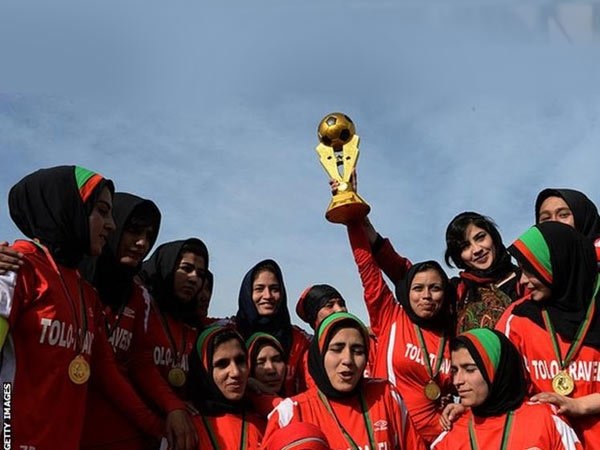 Afghan women's soccer team arrives in Pakistan confirms Fawad