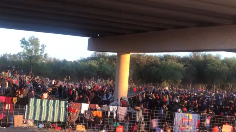 10,000 migrants, many Haitian, packed under Texas bridge