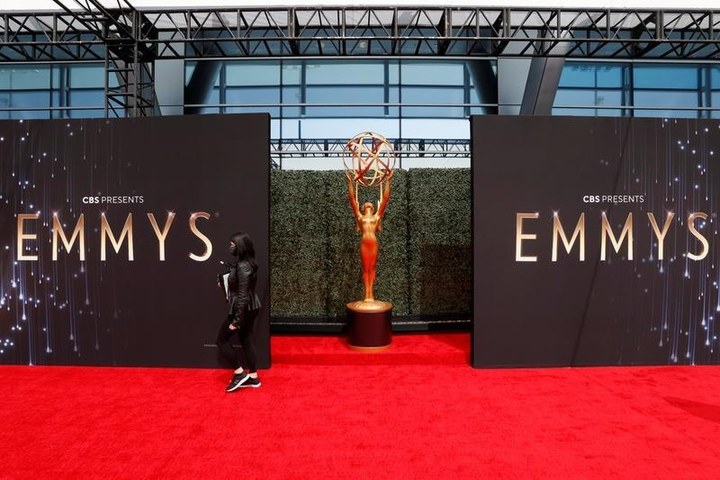 Dinner party-style Emmys display little overt sign of pandemic constraints