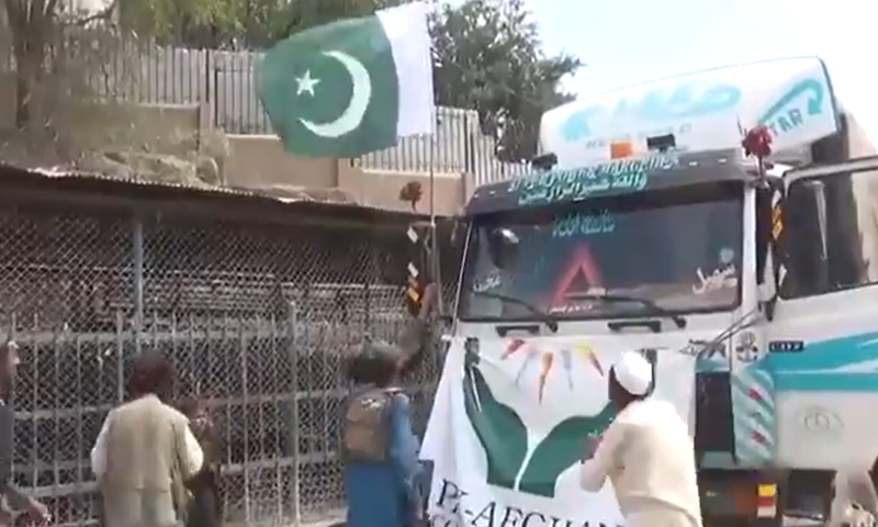 Taliban arrest men who removed Pakistan's flag from aid truck