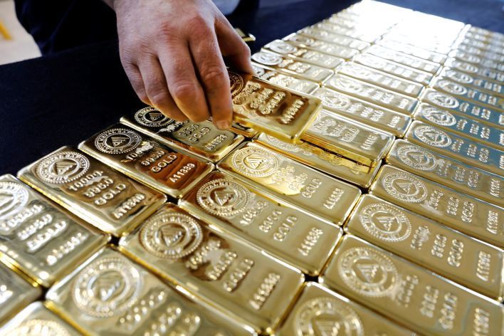 Gold price extends gains in local markets
