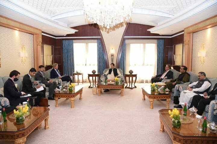 PM Imran stresses release of Afghan financial assets, in meeting with John Kerry