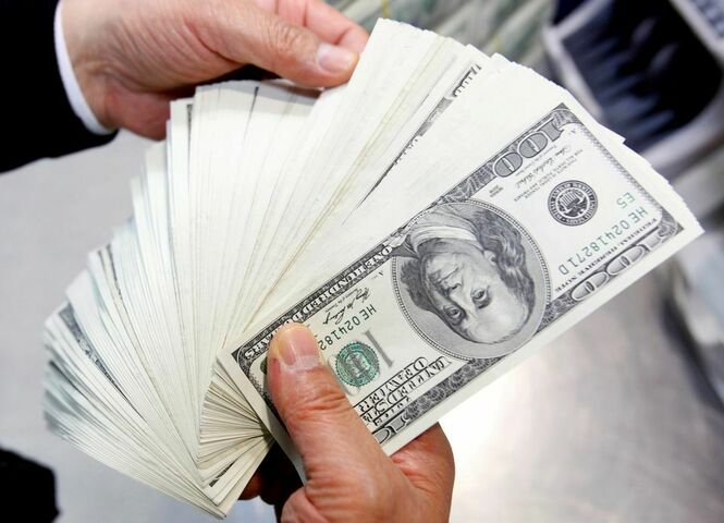 US dollar soars to Rs175 against rupee in intraday trade: report