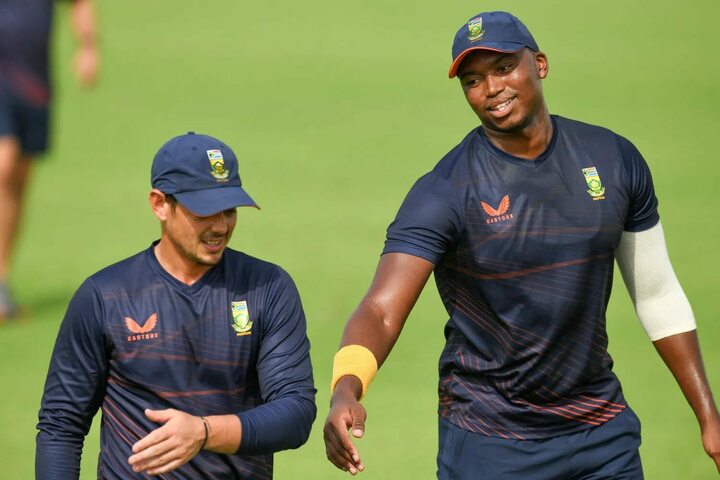 South Africa's de Kock apologises for refusing to take knee