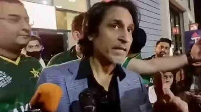 Ramiz Raja takes a stand for Pakistani reporters in Dubai
