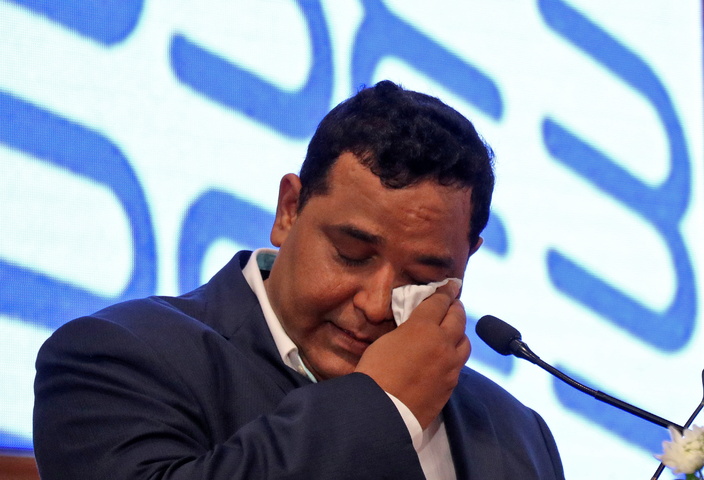 India's Paytm crashes in market debut, business model questioned