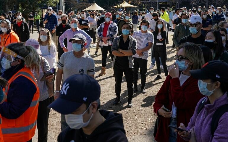Pro and anti-vaccination protesters take to Australia streets