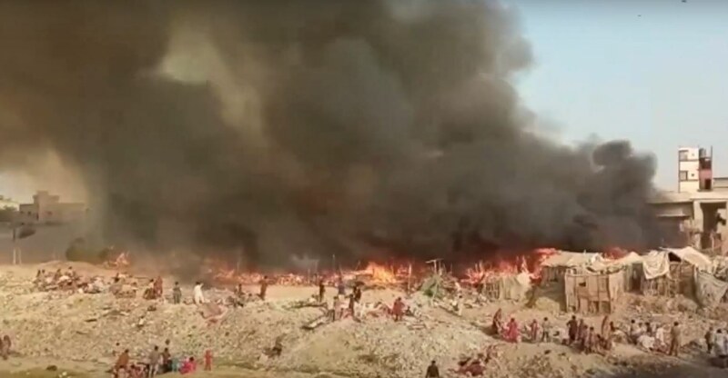 Fire engulfs slums under Lyari Expressway in Karachi