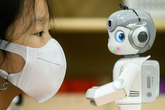 Seoul trials pint-sized robots in nursery schools
