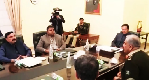 PM Imran meets COAS, ISI chief to discuss security issues: report