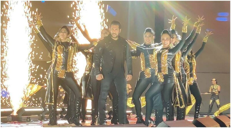Salman Khan pulls massive crowd at Riyadh performance
