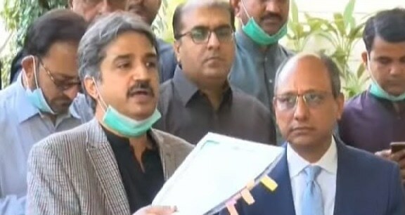 Green Line: Sindh, Centre at odds over mega uplift projects