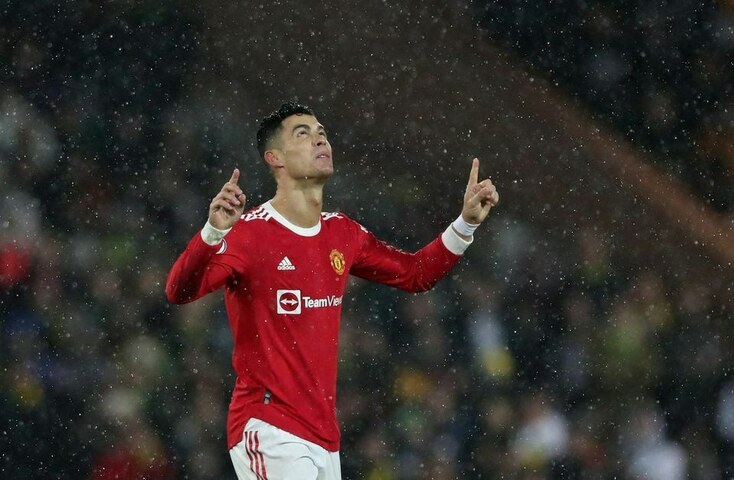 Spot on Ronaldo fires Man Utd to victory at Norwich