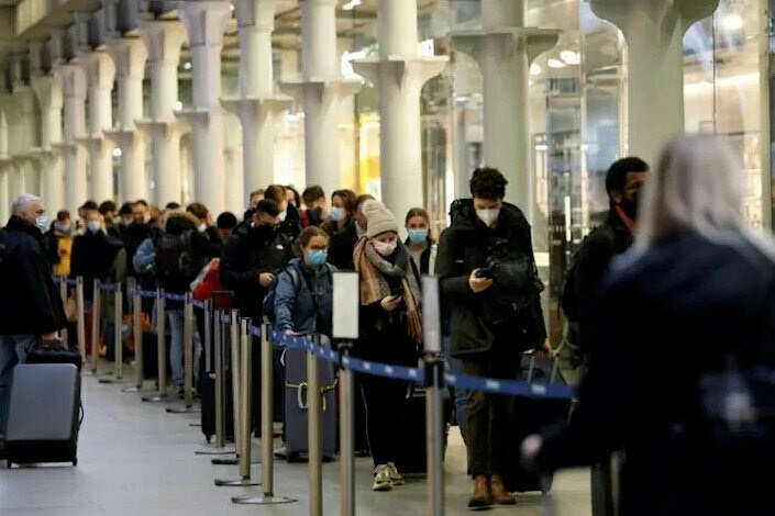 Travellers rush to beat France-UK travel deadline