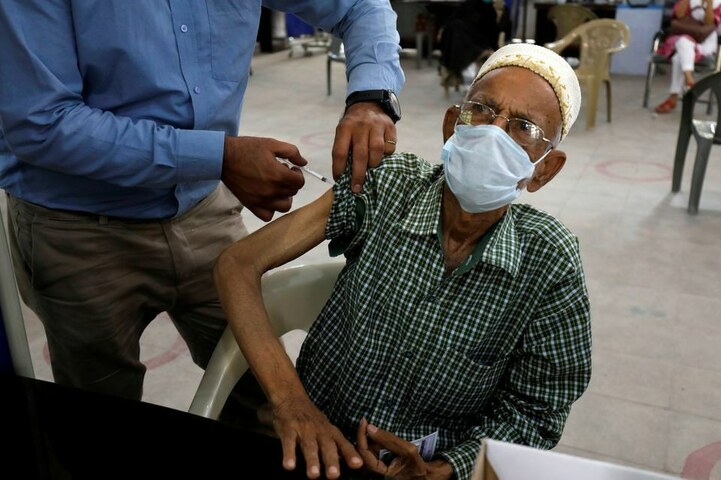 60 million Pakistanis fully vaccinated so far: Asad Umar