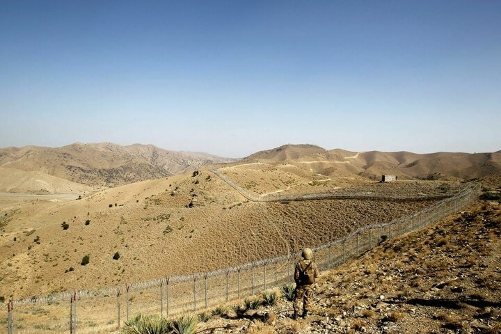 Afghan Taliban stop Pakistan army from fencing shared border