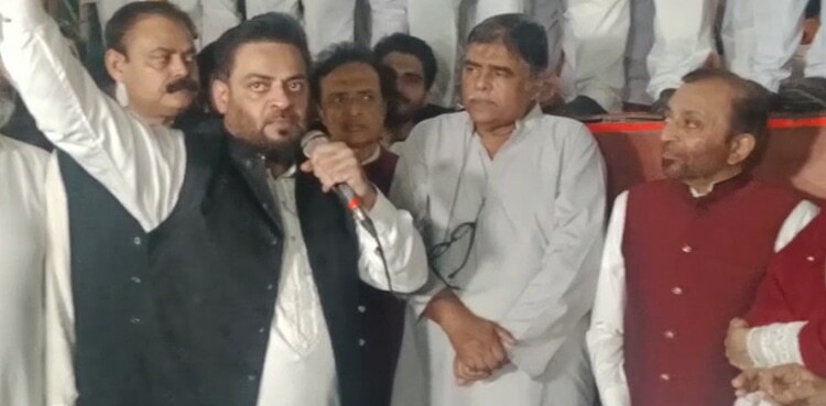 PTI's Aamir Liaquat demands olive branch for MQM leader Altaf Hussain