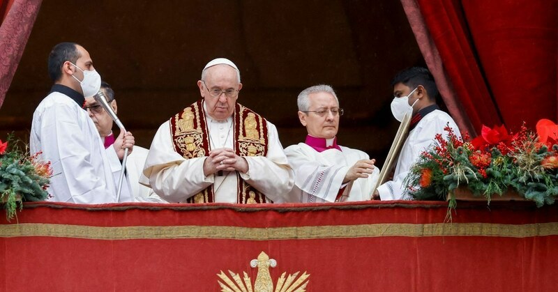 Shun polarisation, try dialogue to heal divided world, says pope at Christmas