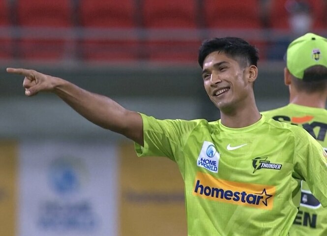 Hasnain shines on his BBL debut for Sydney Thunder