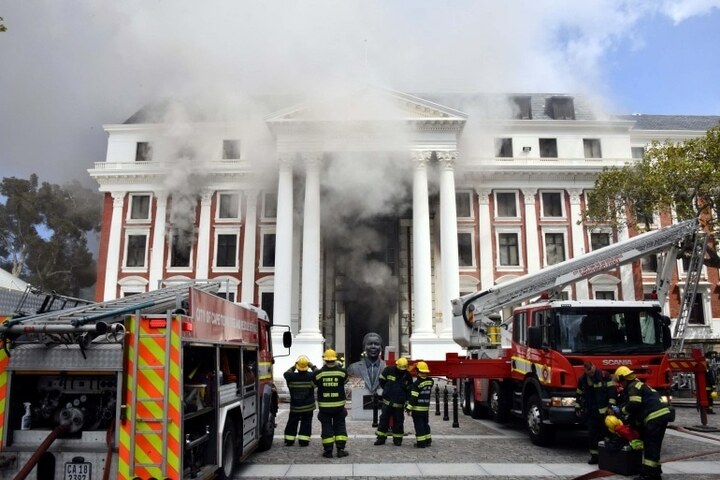 Huge fire devastates South African parliament