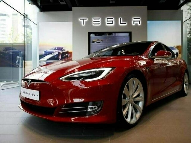 Tesla delivers almost 1 mn cars globally