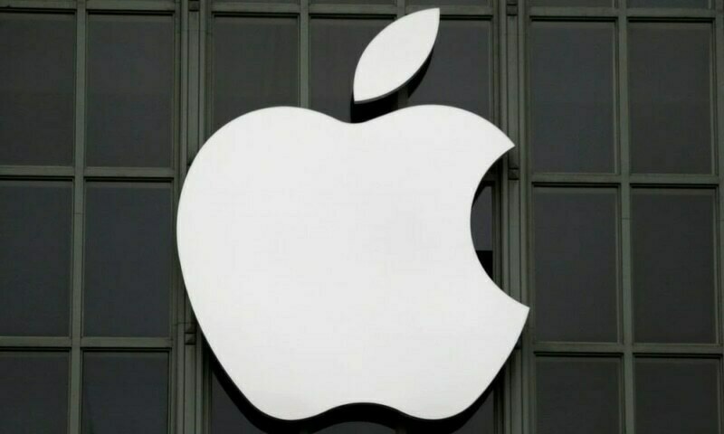 Apple becomes first company to hit $3 trillion market value, then slips