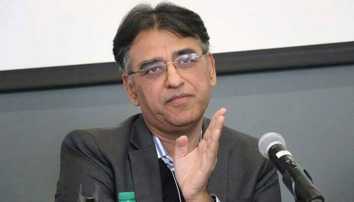 Asad Umar dismisses rumors of lockdown despite surge in coronavirus cases