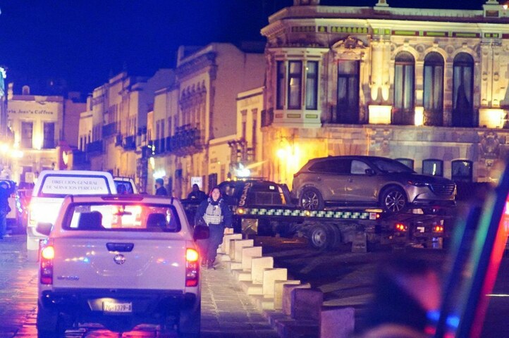 Ten bodies left in car outside Mexican state governor's office