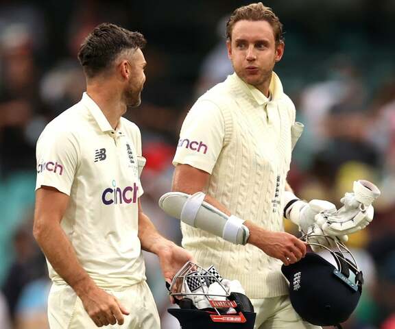 England dig in to salvage heart-pumping draw in 4th Ashes Test