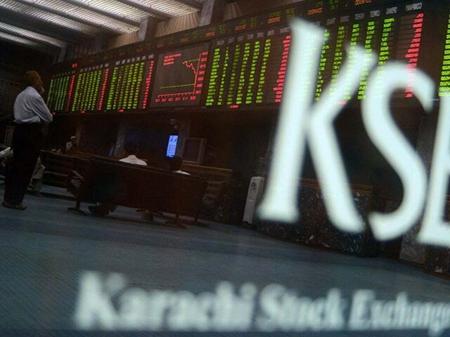KSE-100 opens week on positive note, gains 542 points