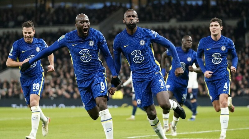 Chelsea sink Spurs to reach League Cup final