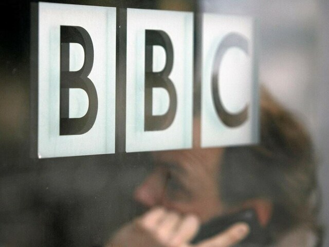 UK govt to cut funding for BBC: report